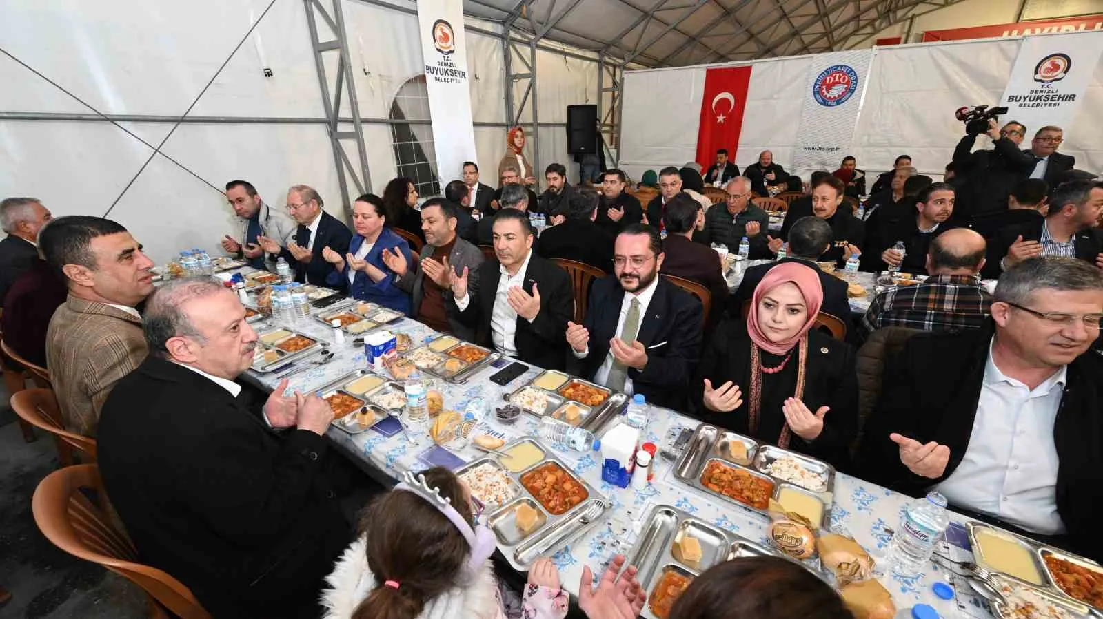 Denizli Ticaret Odası, Denizli Büyükşehir Belediyesi tarafından kurulan iftar çadırındaki