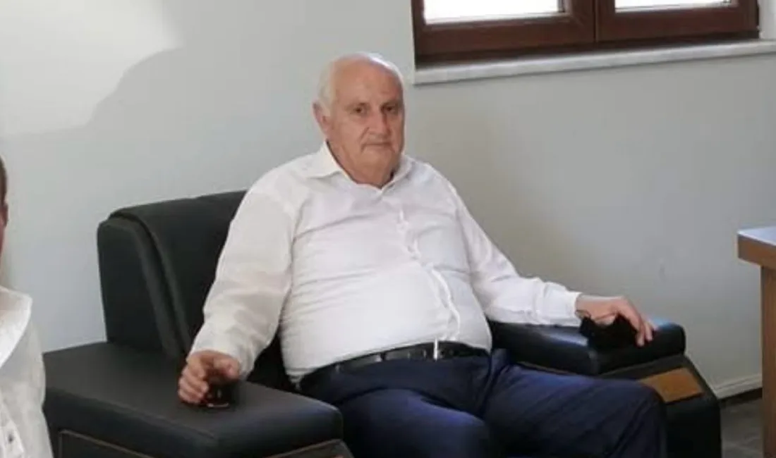 Hendek’te Traktör Devrilmesi Sonucu Yaşlı Adam Hayatını Kaybetti. Hendek'te traktör devrilmesi sonucu yaralanan ve hastanede tedavi altına alınan