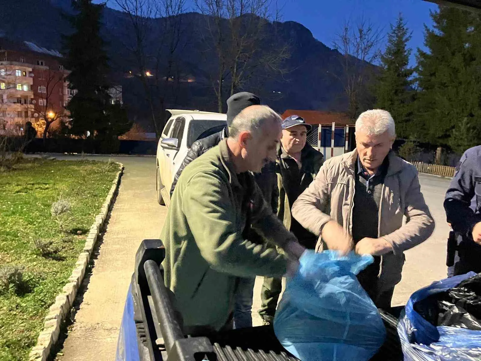 Artvin'in Murgul ilçesinde jandarma ekipleri tarafından yapılan operasyonda yasadışı avlanan