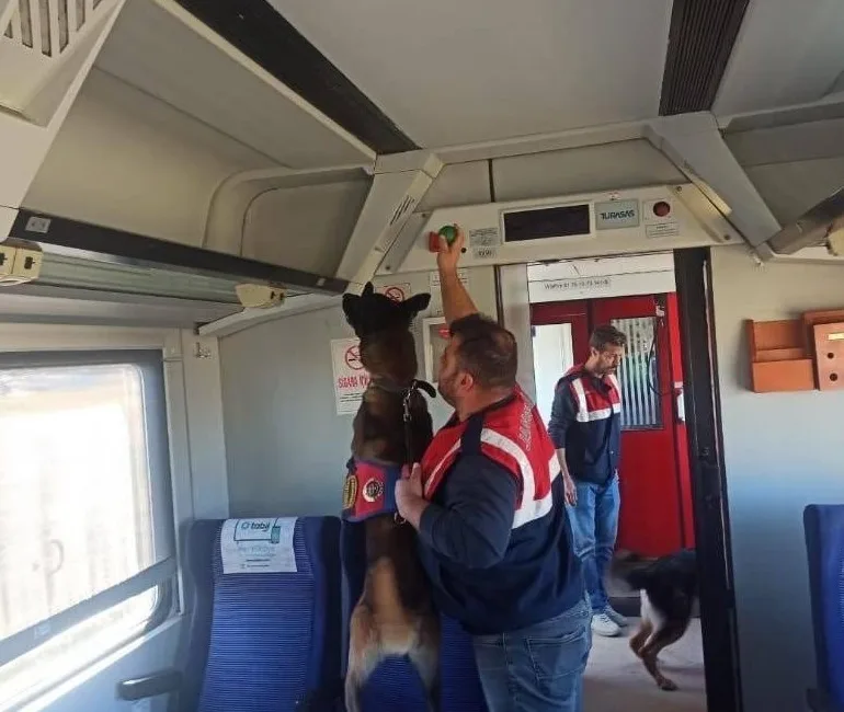 Erzurum jandarma ekipleri Doğu Ekspresi seferlerinde güvenlik için yolculardan gelen