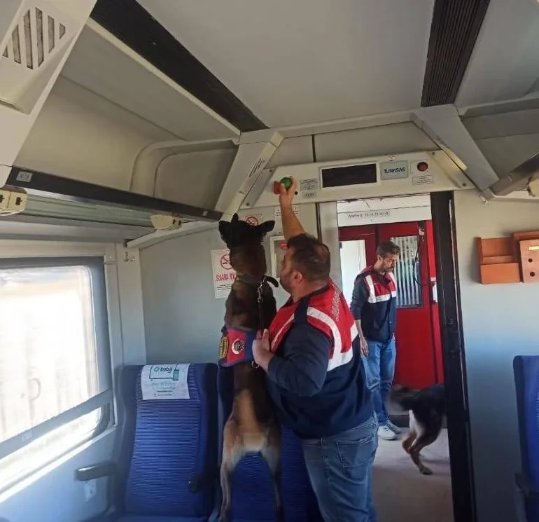 Erzurum jandarma ekipleri Doğu Ekspresi seferlerinde güvenlik için yolculardan gelen