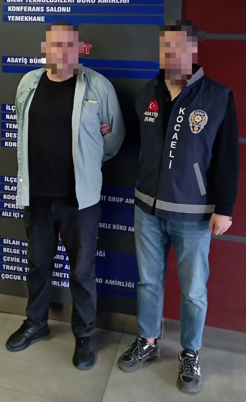 Kocaeli'de dolandırıcılık suçundan 4 yıl hapis cezası bulunan C.D.(37) polis