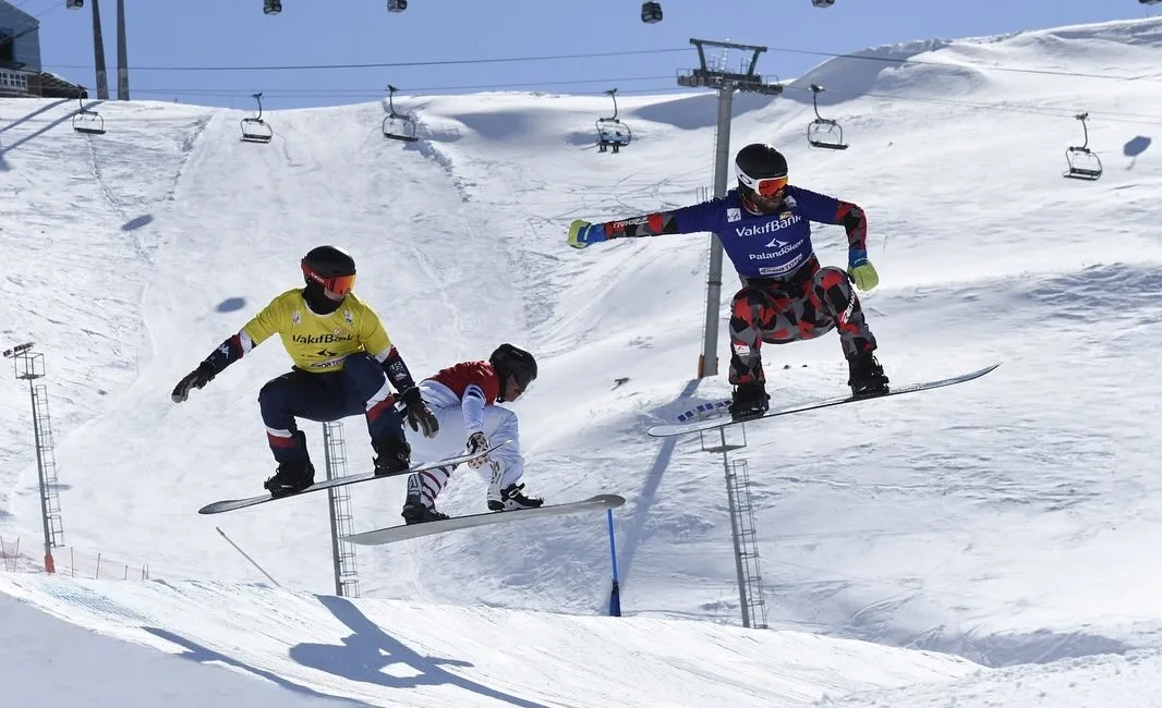 Erzurum'da düzenlenen FIS Dünya Snowboard Kupası'nın finali nefes kesti. Avustralya'dan