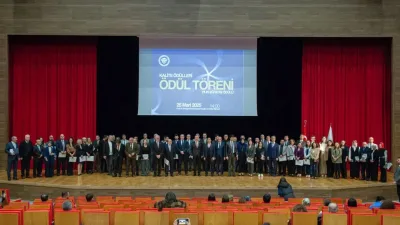 Erzincan Binali Yıldırım Üniversitesi'nde düzenlenen "Kalite Ödülleri ve Yılın Eğiticisi