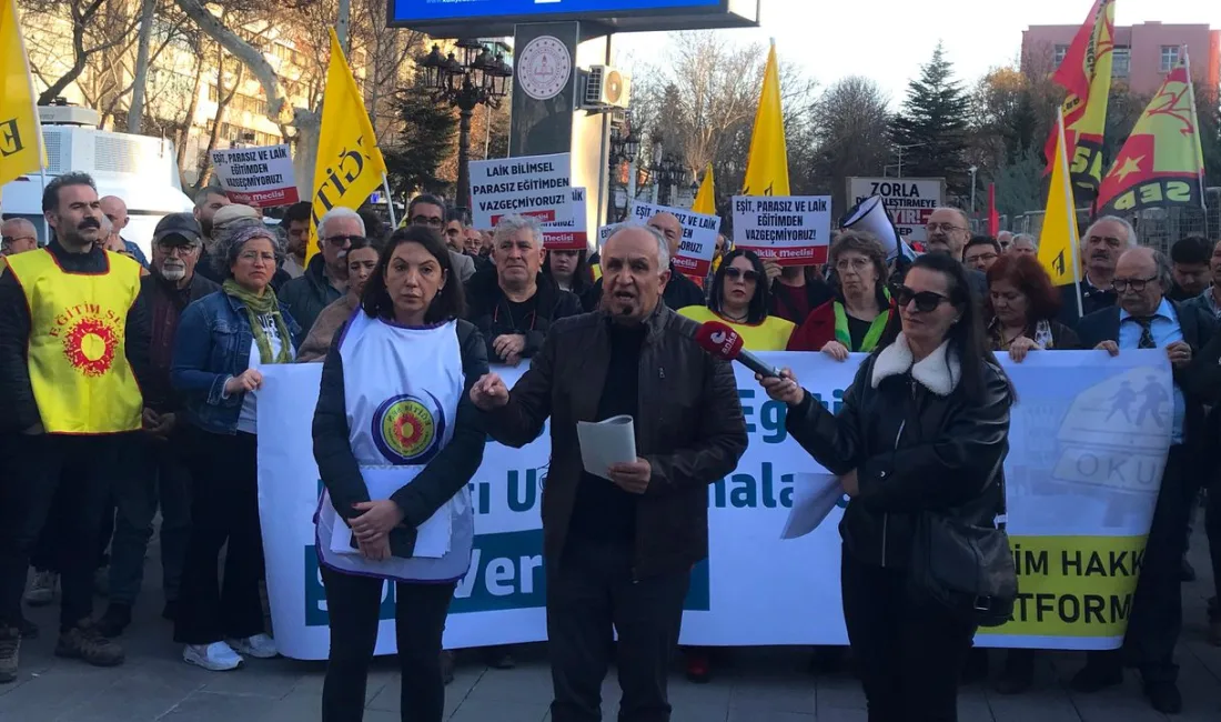 Eğitim Sen Laiklik Meclisi, MEB önünde eylem gerçekleştirdi. Eğitim Sen