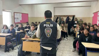 Erzincan'da polis ekipleri, okullarda güvenlik, suçtan korunma, internet kullanımı ve