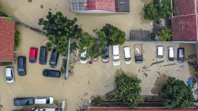 Jakarta'da yaşanan sel felaketinde binlerce kişi tahliye edildi. Yağışların etkisiyle