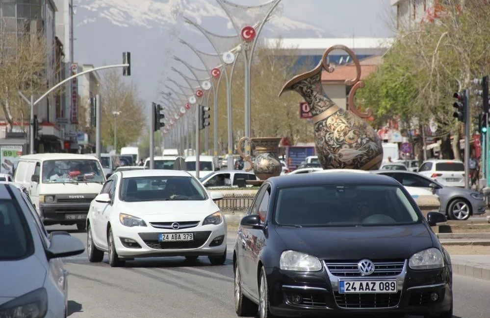 Erzincan'da şubatta trafiğe kayıtlı araç sayısı 78 bin 34 olurken,