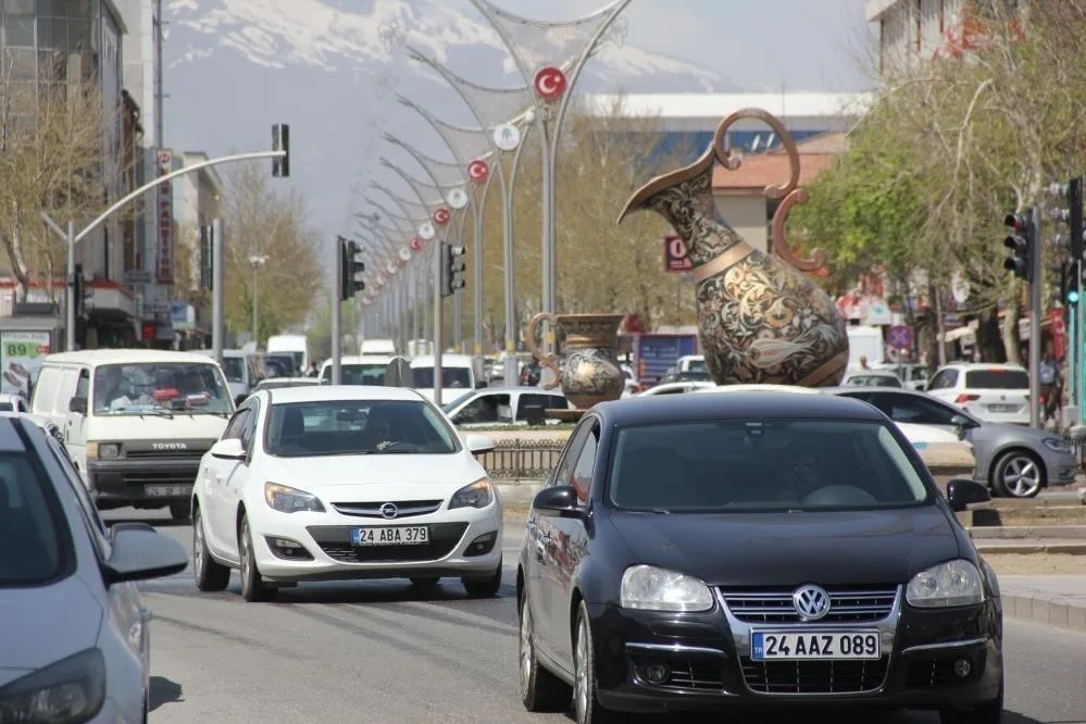 Erzincan'da şubatta trafiğe kayıtlı araç sayısı 78 bin 34 olurken,