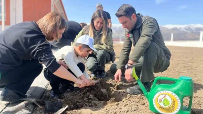 Erzincan’da Orman Haftası etkinlikleri kapsamında Orman İşletme Müdürlüğü ekipleri, öğrencilerle