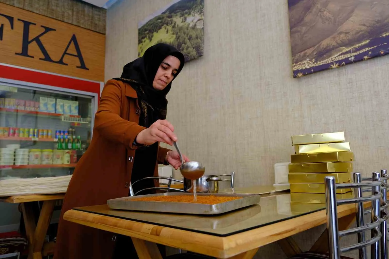 Erzincan'ın coğrafi işaretli tatlısı kesme kadayıf, Ramazan ayında talep görüyor.