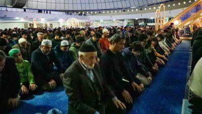 Erzincan'da Ramazan ayının başlangıcıyla ilk teravih namazı Terzibaba Camii'nde kılındı.