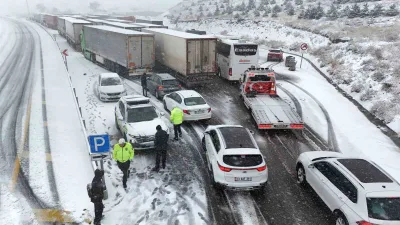 Erzincan ve çevresindeki kar, tipi ve buzlanma nedeniyle ulaşım sorunları
