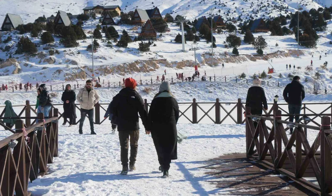 Erzincan'da hava sıcaklıkları farklılıklar gösteriyor. Merkezde günler pastırma sıcağında yaşanırken