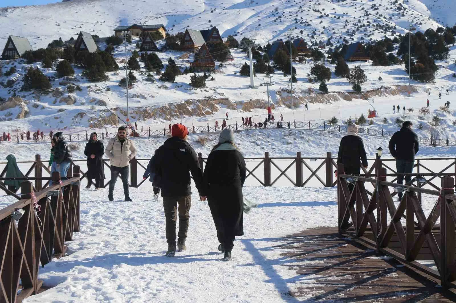 Erzincan'da hava sıcaklıkları farklılıklar gösteriyor. Merkezde günler pastırma sıcağında yaşanırken