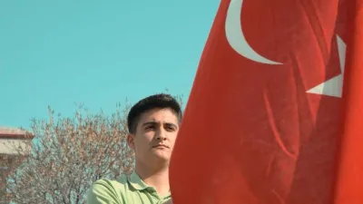 Erzincan'da Mehmetçik Ortaokulu öğrencileri, İstiklal Marşı'nın kabulünün 104. yıl dönümünde