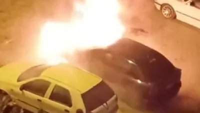 Erzincan'da, Ulalar Mahallesi'nde gece saatlerinde park halindeki bir otomobilin ön