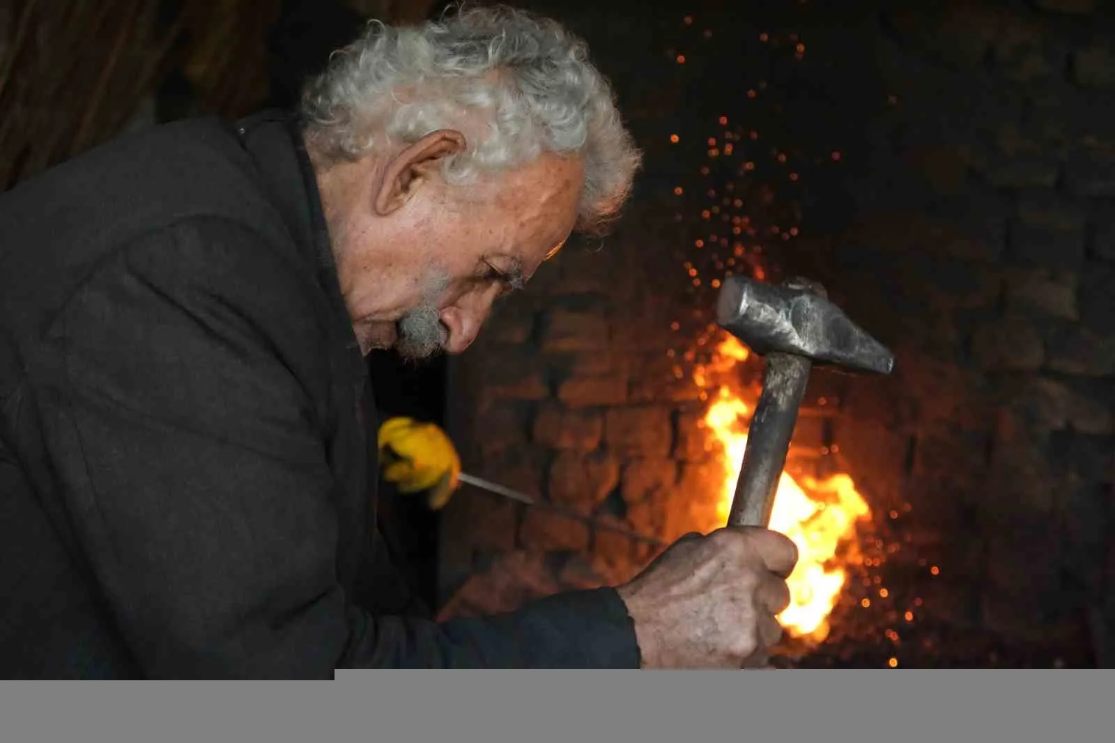 Erzincan'da 75 yıldır demircilik yapan Sebahattin Dayıkaraca (82) vefat etti.