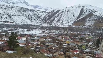 Erzincan'ın turistik vitrini olan Çağlayan Beldesi halkı, doğalgaz hizmetinden mahrum.