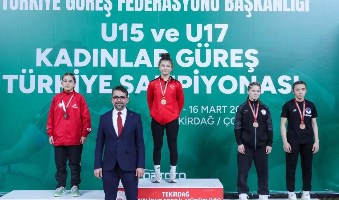 Tekirdağ'da düzenlenen U15-U17 Kadınlar Güreş Türkiye Şampiyonası'nda 54 kiloda yarışan