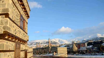 Erzurum ve çevresinde yoğun kar yağışıyla birlikte buzlanma ve don