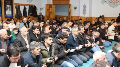 Erzurum'da Oltu Merkez Camii'nde bayram coşkusu yaşandı. İmam Hatip Orhan