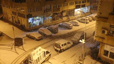 Erzurum'un Oltu ilçesinde uzun süren kar yağışı sonrası güneşli bir