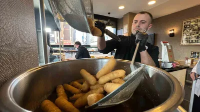 Erzurum'da Ramazan ayında popüler olan kadayıf dolması, içine ceviz konularak