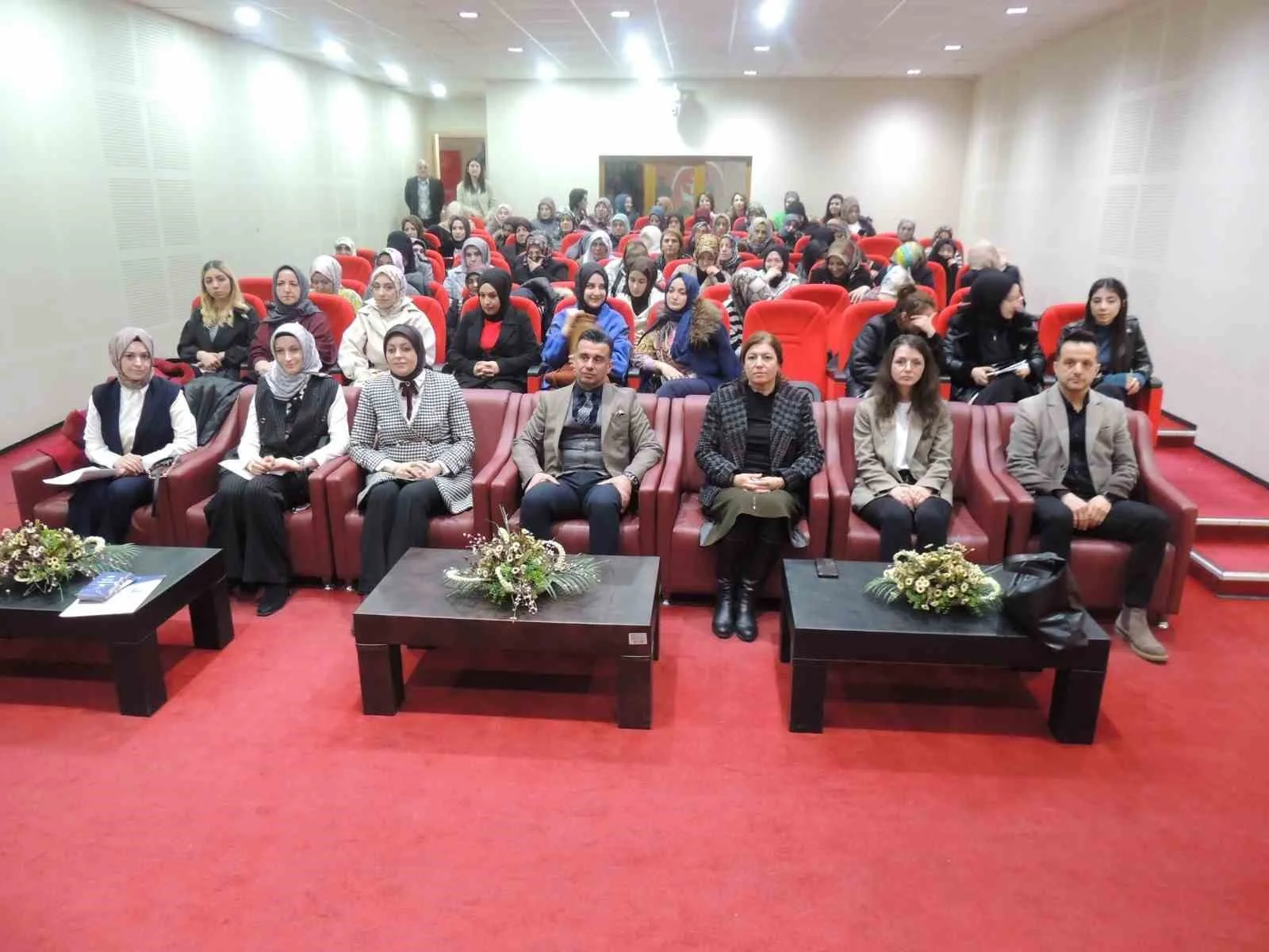 Erzurum'da gerçekleştirilen "Kadın İstihdamı ve İş Hayatındaki Yeri" semineri, kadınların