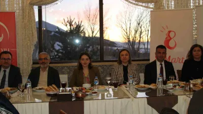 Erzurum'da düzenlenen özel iftar programında, Aile ve Sosyal Hizmetler İl