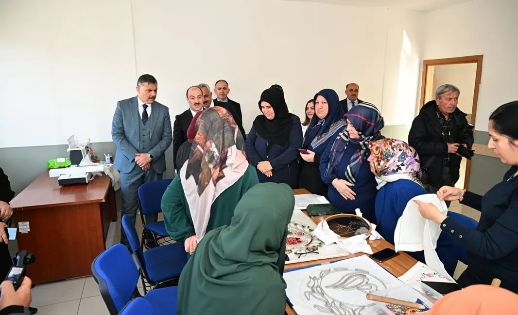 Erzurum'un Oltu ilçesindeki Aile Destek Merkezi'nde kadınlara yönelik düzenlenen kurslara