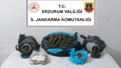 Hınıs'ta Jandarma operasyonunda kubar ve toz esrar ele geçirildi. Metamfetamin