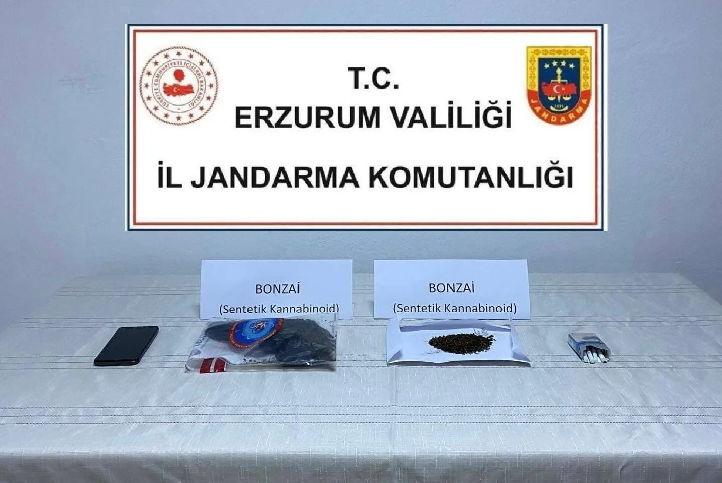 Erzurum’da jandarma operasyonları sonucunda bonzai, kubar esrar ve metamfetamin ele