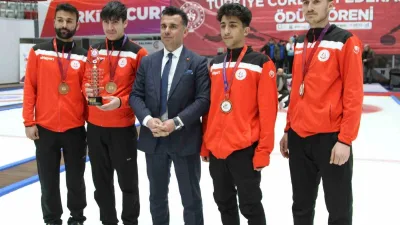 Erzurum'da düzenlenen Curling Süper Lig yükselme müsabakalarında, Aile ve Sosyal