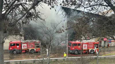 Eskişehir Çukurhisar'daki Çimsa Çimento Fabrikası'nda çöp bölümünde çıkan yangına itfaiye