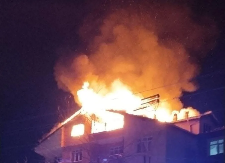 Kaymaklar Köyü'ndeki bir evin çatı katında çıkan yangında can kaybı