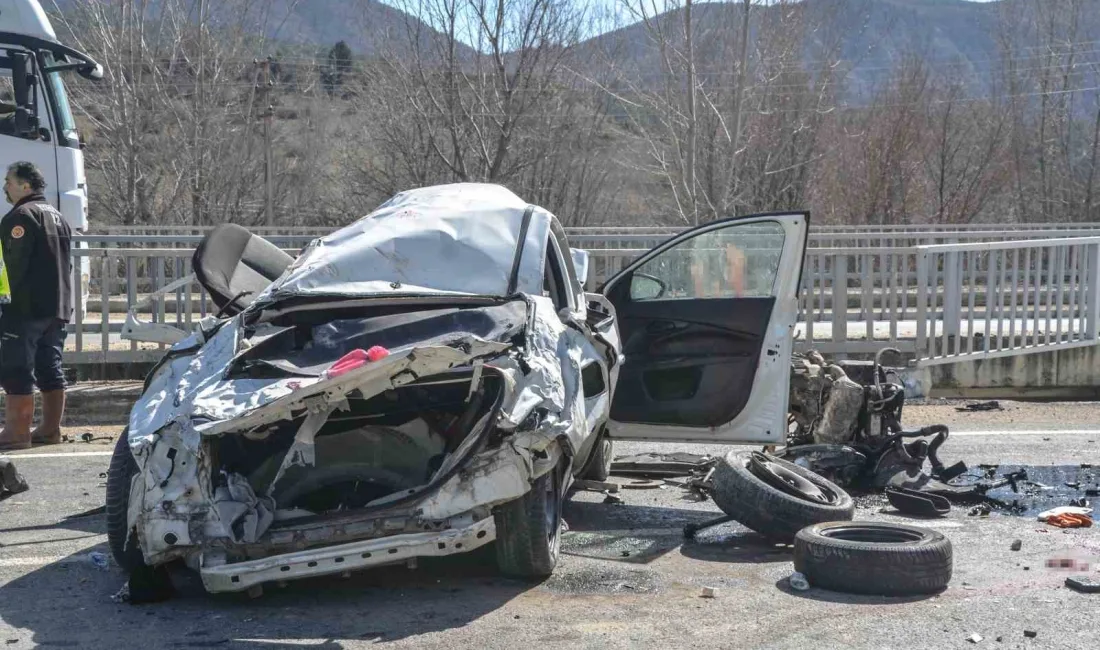 Kastamonu'nun Taşköprü ilçesinde meydana gelen trafik kazasında Fiat marka otomobil