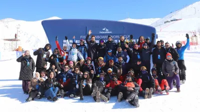 Erzurum'da düzenlenen FIS Dünya Snowboard Kupası'nda 19 ülkeden 175 sporcu