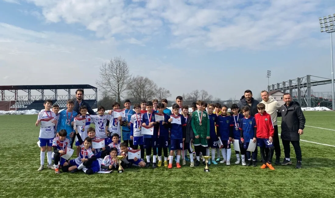 Düzce'de düzenlenen okul sporları küçük erkekler futbol müsabakalarında şampiyon Bilgi