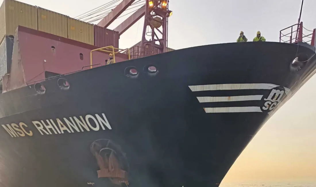 İstanbul Yeşilköy açıklarında karaya oturan 188 metre uzunluğundaki MSC RHIANNON