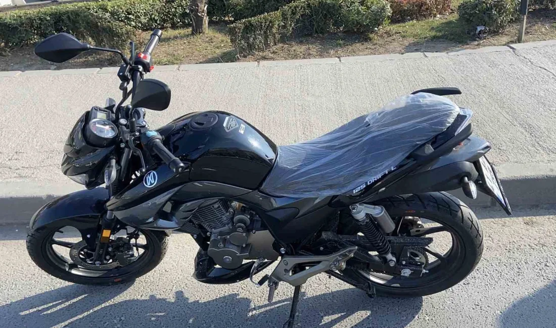 Kocaeli Gebze'de otomobile arkadan çarpan motosiklet kazasında ismi belirlenemeyen sürücü