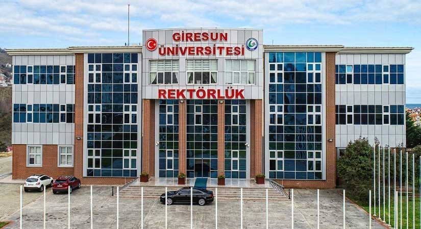 Giresun Üniversitesi eski rektörü Prof. Dr. Cevdet Coşkun ve yönetim