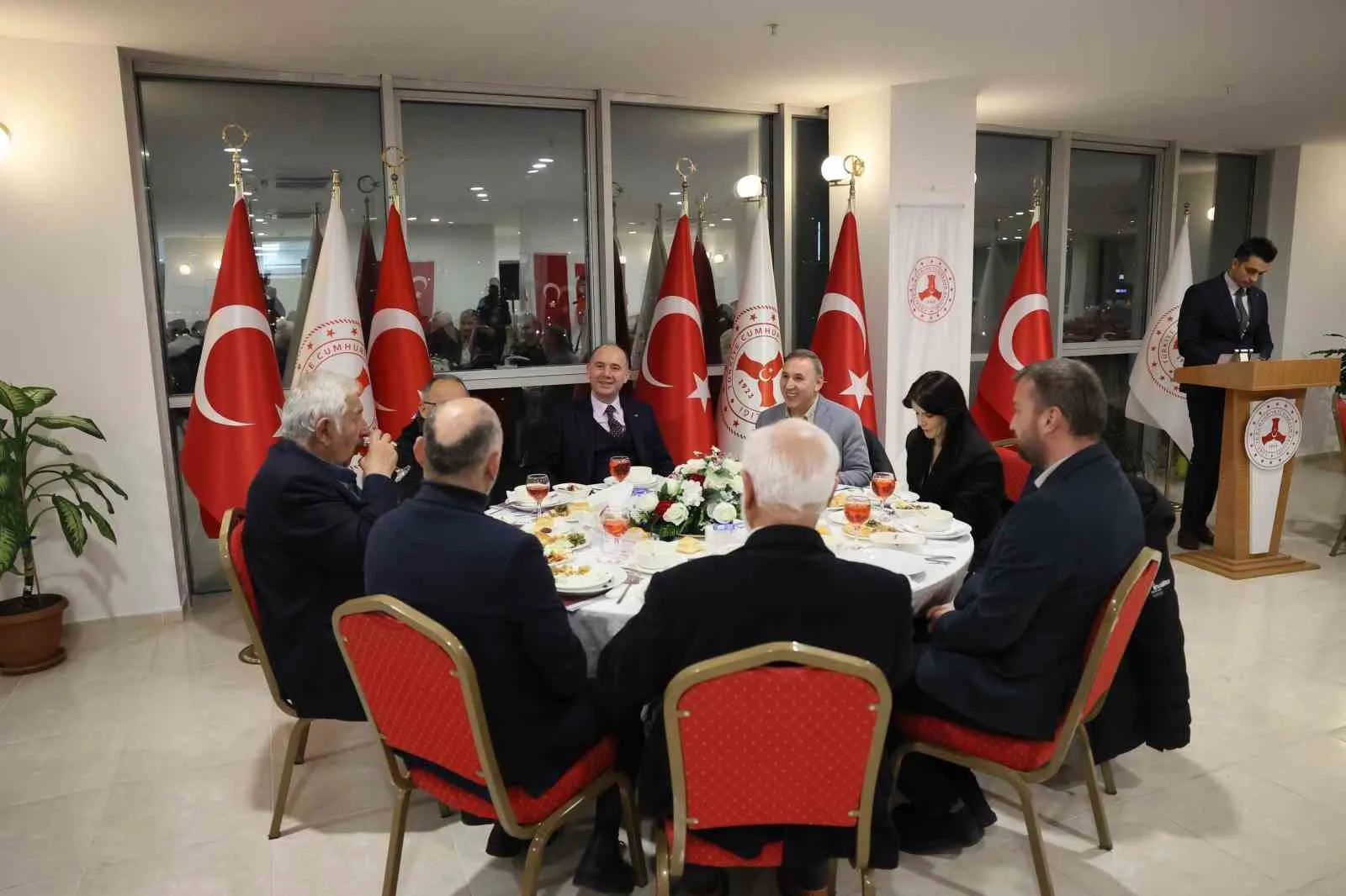 Vali Serdengeçti, basın mensuplarıyla iftarda bir araya gelerek Giresun'un turizm