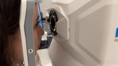 Dr. Öğr. Üyesi Konuralp Yakar, glokom hastalarının tedavi ve kontrole