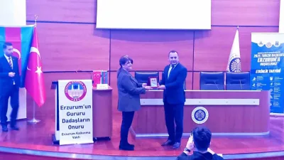 ER-VAK tarafından düzenlenen 'Kardaş Kömeği' konferansında duygusal anlar yaşandı. Prof.