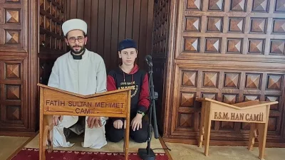 Erzincan'da Fatih Sultan Mehmet Han Camii'nde baba ve oğul Hafız