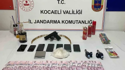 Kocaeli'nin Gebze ilçesinde jandarmanın operasyonunda 1 kg 25 gram metamfetamin