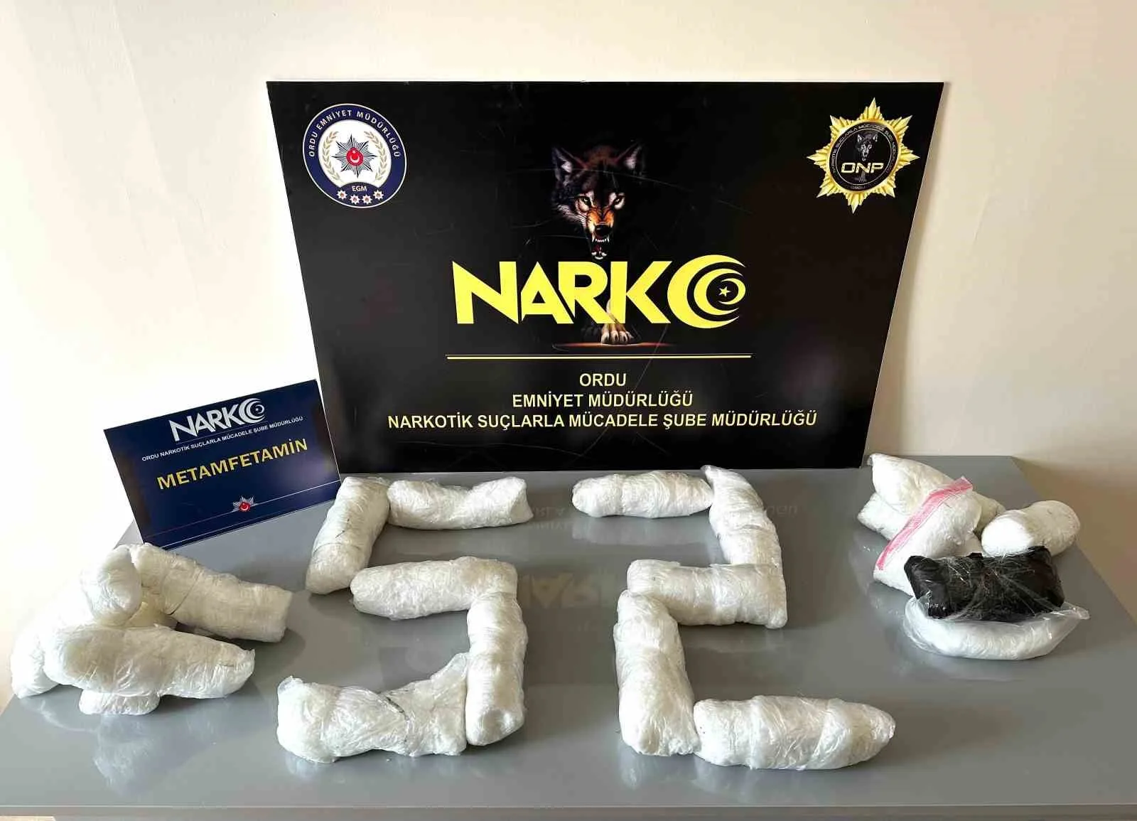 Ordu'da İran'dan aldıkları 9 kilo metamfetamini aracın gizli bölmesine saklayan
