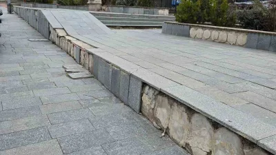 İspir'de Hükümet Konağı meydanı bakımsızlık ve kirlilik içinde. Vatandaşlar, belediyeyi