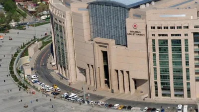 İstanbul Büyükşehir Belediyesine yönelik "yolsuzluk" soruşturmasında 18 kişi tutuklandı. Aralarında